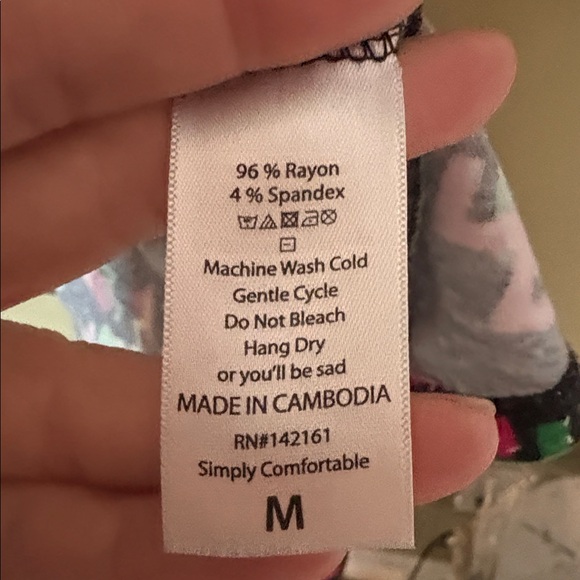 🌟 LULAROE: Patterned Tunic on Black Background/High Low- Size M   EUC - Picture 5 of 8